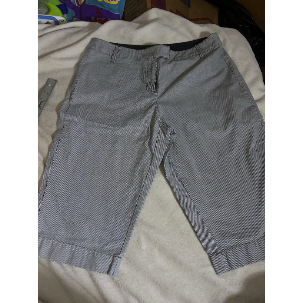 Women's Manhattan Chink‎ Shorts  Pinstripe! Missing Back Button On Pocket